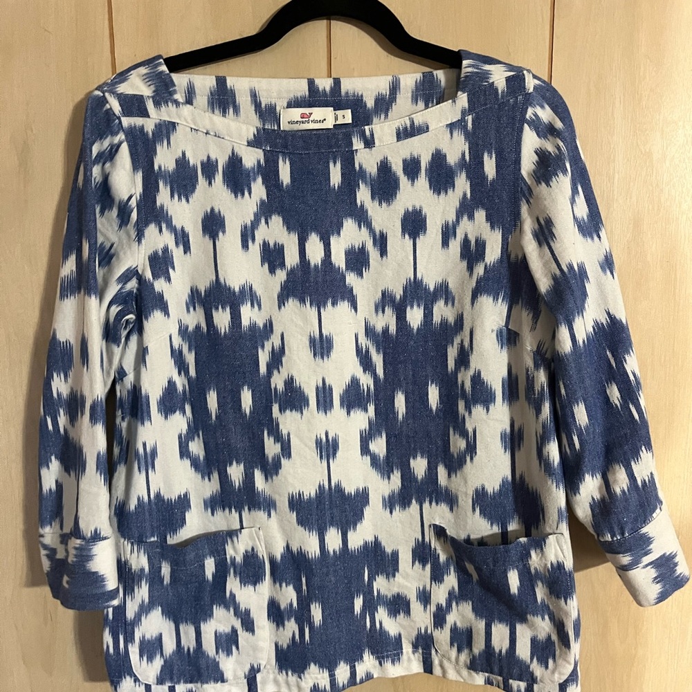 Vineyard Vine Ikat blue and white 3/4 sleeves